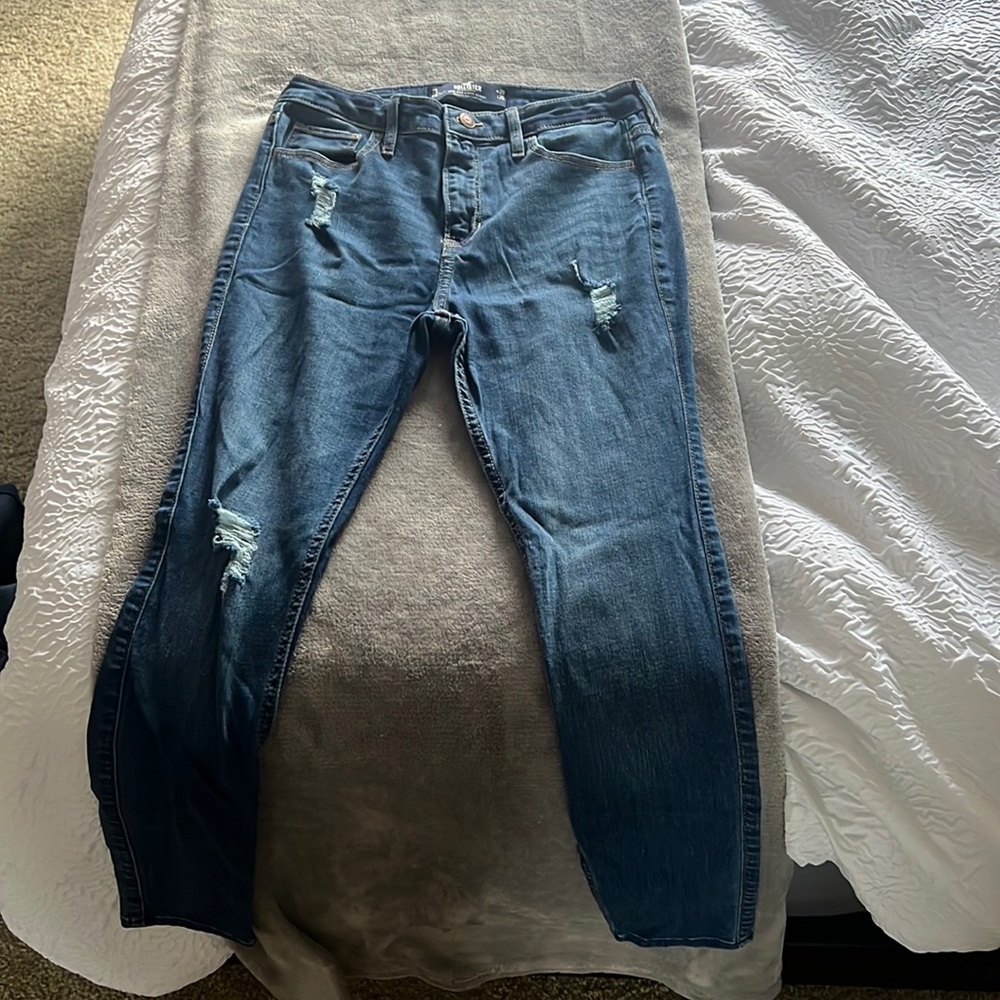 Never Worn High Riss Hollister Jeans